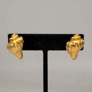 ▪︎Shell Earrings